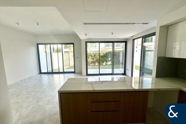 4 Bedrooms + Maid | End Unit | Landscaped